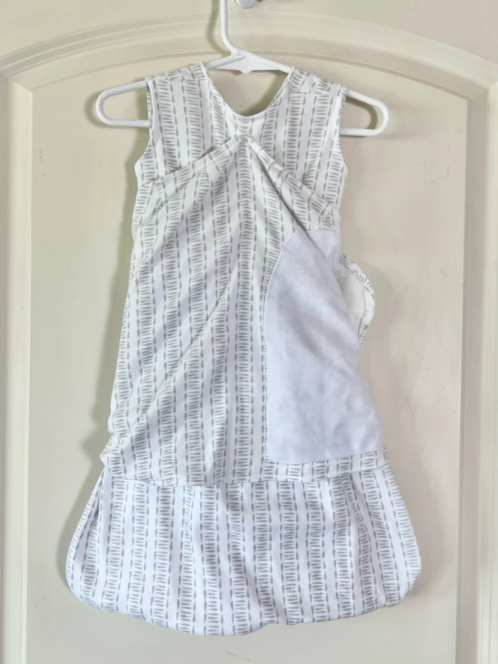 HALO SleepSack Swaddle - Gray/White Pattern - Newborn (NB) 0-3 Months